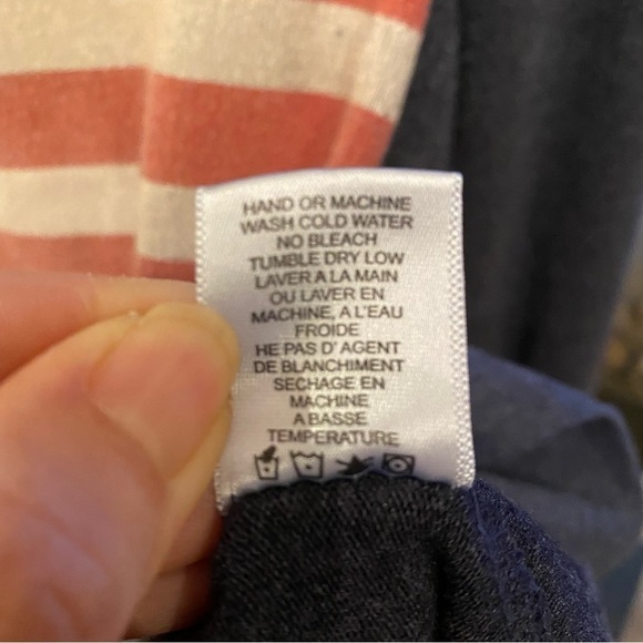 WILDFOX Women Blue American Flag Heart V-Neck Sweater Size Xsmall - Picture 6 of 7